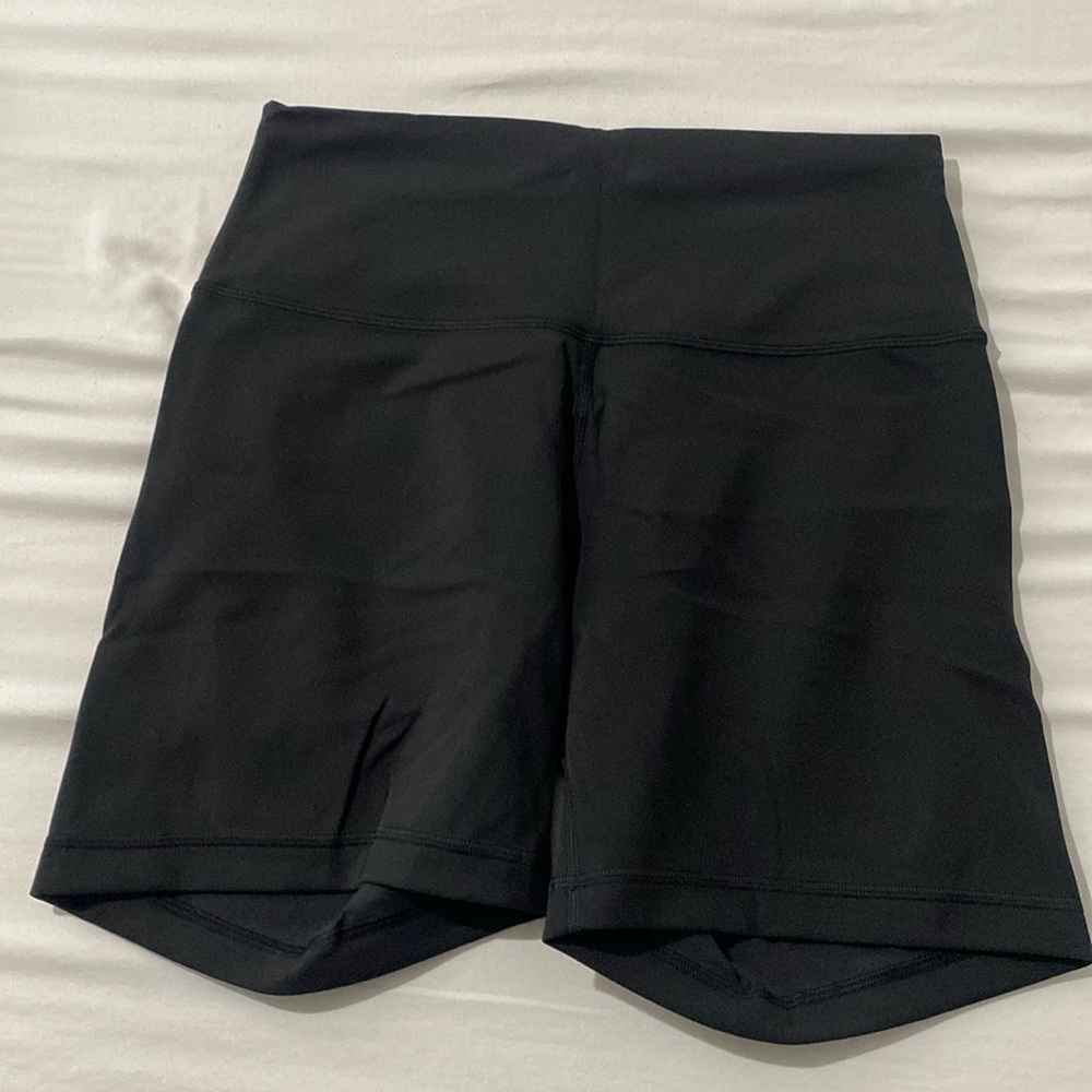 Lululemon Wunder Train High-Rise Short 6" size 10
